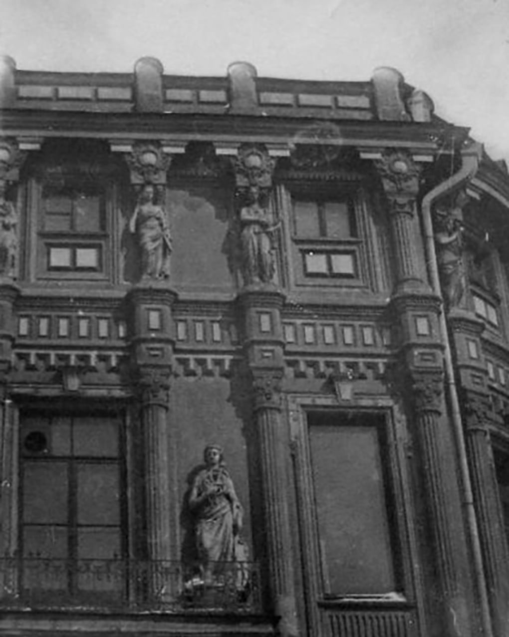 Дом Румянцева-Задунайского, Москва. Фрагмент фасада со двора. 1929 год. Фотография: Александр Губарев / Государственный исторический музей, Москва