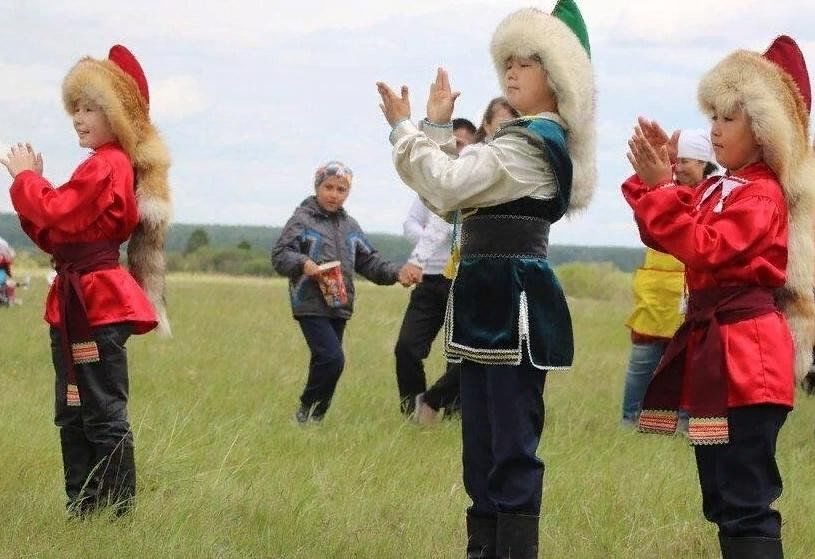 Какой праздник 11 октября в башкирии. 11 Октября праздник в Башкортостане. С праздником Республики Башкортостан. Башкортостан праздники для детей. Праздники в ноябре в Башкирии.
