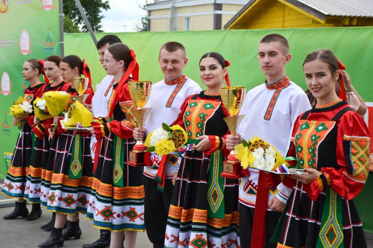 Культура октября. Датта ансамбль Калинка. Бутурлиновка Калинка. Бутурлиновка 2022 Калинка. Нха Калинка Бутурлиновка.