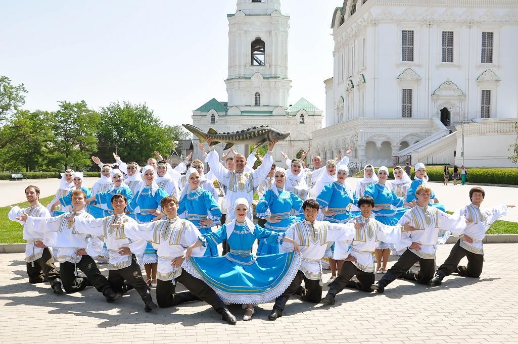 Астраханская население. Губернаторский ансамбль Астрахань. Губернаторский ансамбль песни и танца Астрахань. Астраханский ансамбль песни и пляски. Музыкальная культура Астрахани.