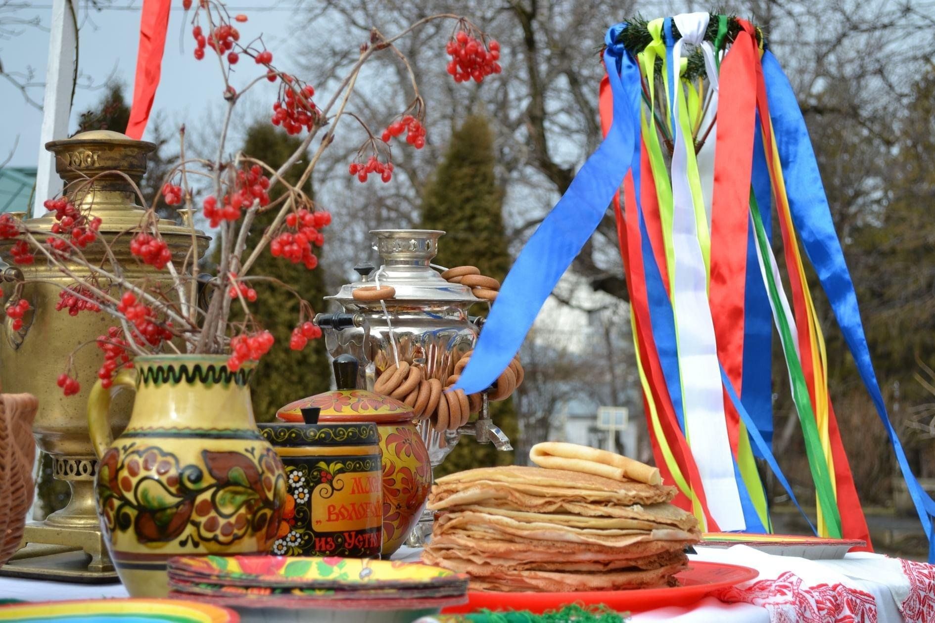 Масленица украшения на улице