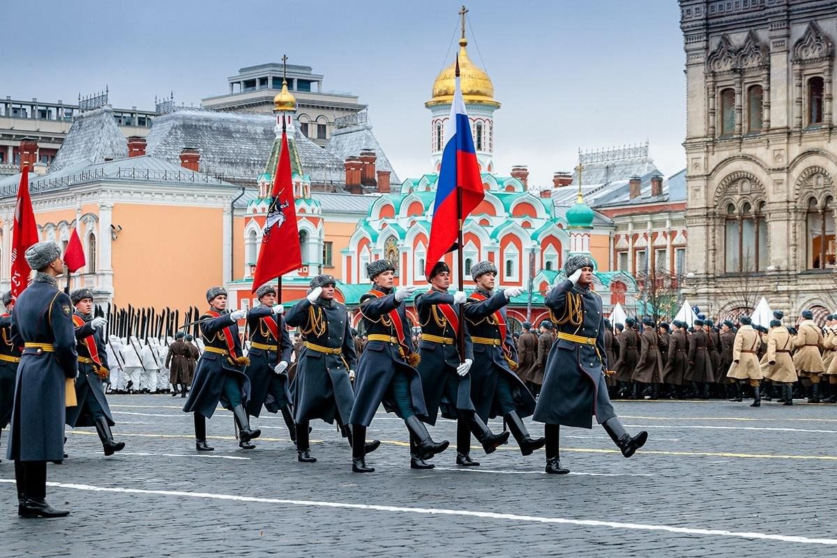 Праздники 23 июня 2024 года. Почётный караул 154 ОКПП. 154 Комендантский Преображенский полк. 154 Отдельный Комендантский Преображенский полк парад. Преображенский полк в Москве парад.