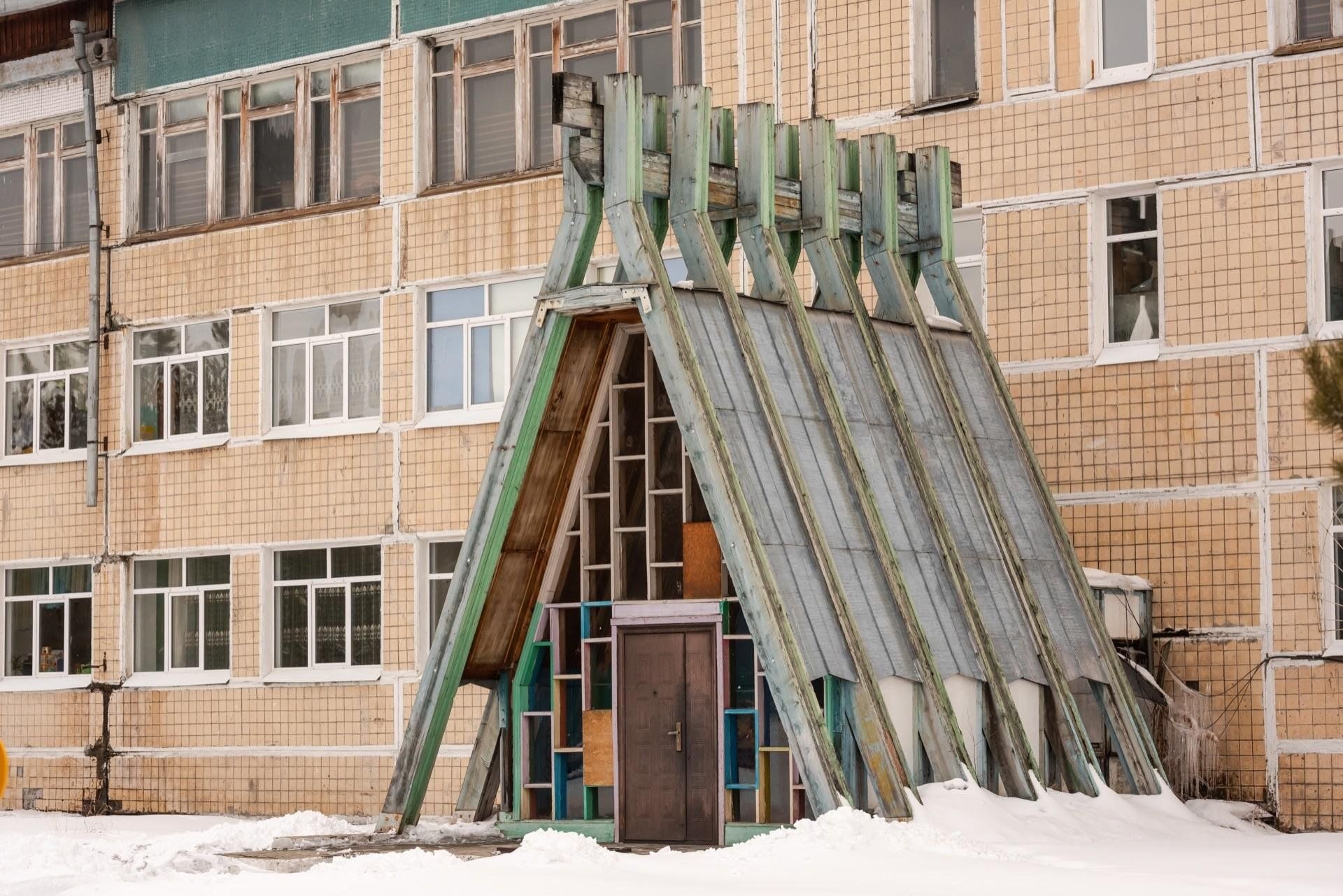 Вокзал в городе северобайкальск. Г тында жд вокзал. Вокзалы и города архитектурное наследие бама. Железнодорожный вокзал тында. Железнодорожный вокзал тында.