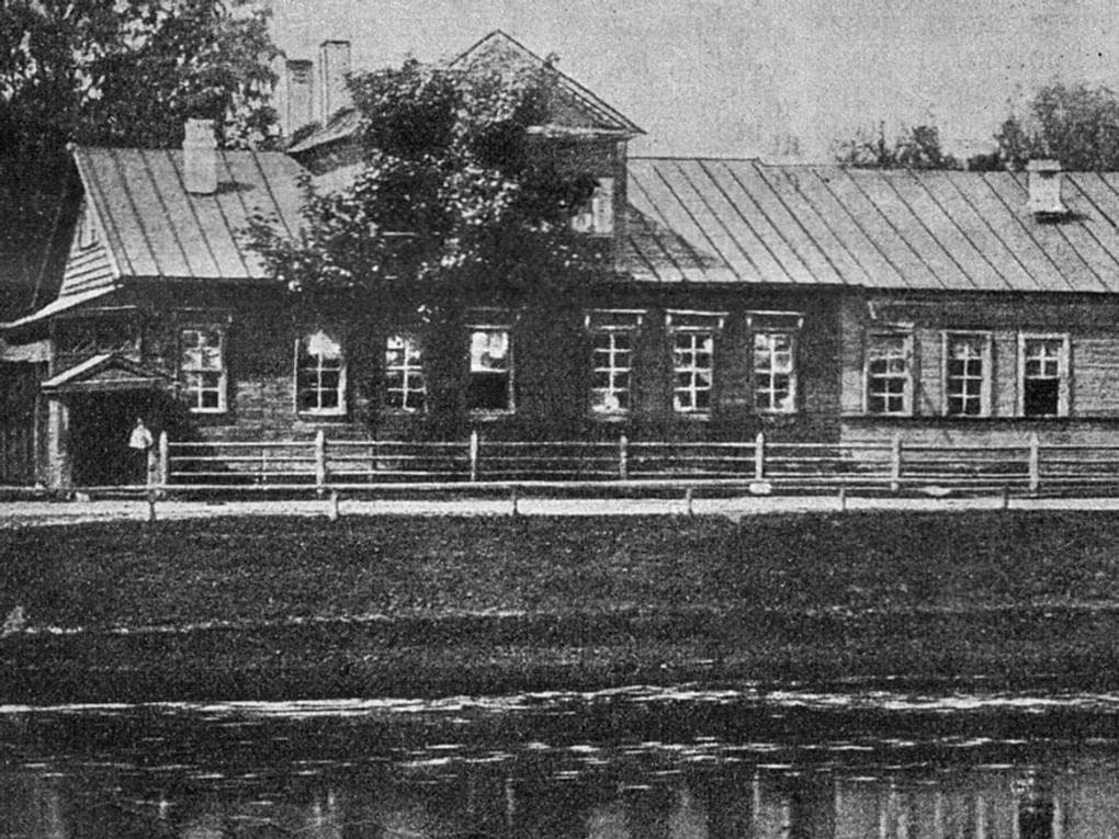 Дом, где родился Николай Римский-Корсаков. Тихвин, Новгородская губерния. Фотография: журнал «Нива» №21. Санкт-Петербург, 1912 / wikipedia.org