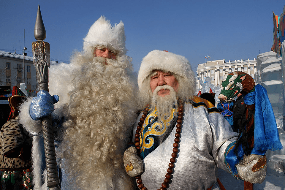 Народы россии новый год. Сагаалган Улан Удэ. Дед Мороз Улан-Удэ. Саган Убугун. Саган Убгэн белый старец.