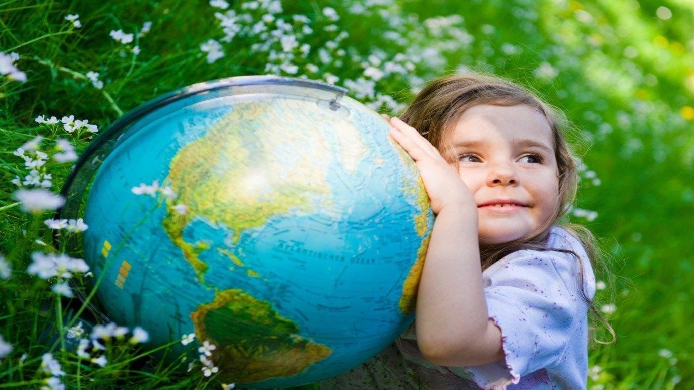 Дети земли авторы. Дети земли. Глобус для детей. Земля фото для детей. Земля для дошкольников.