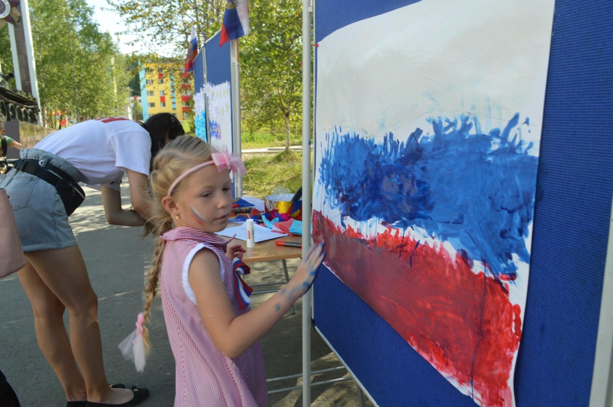 Выставка рисунков флаг России