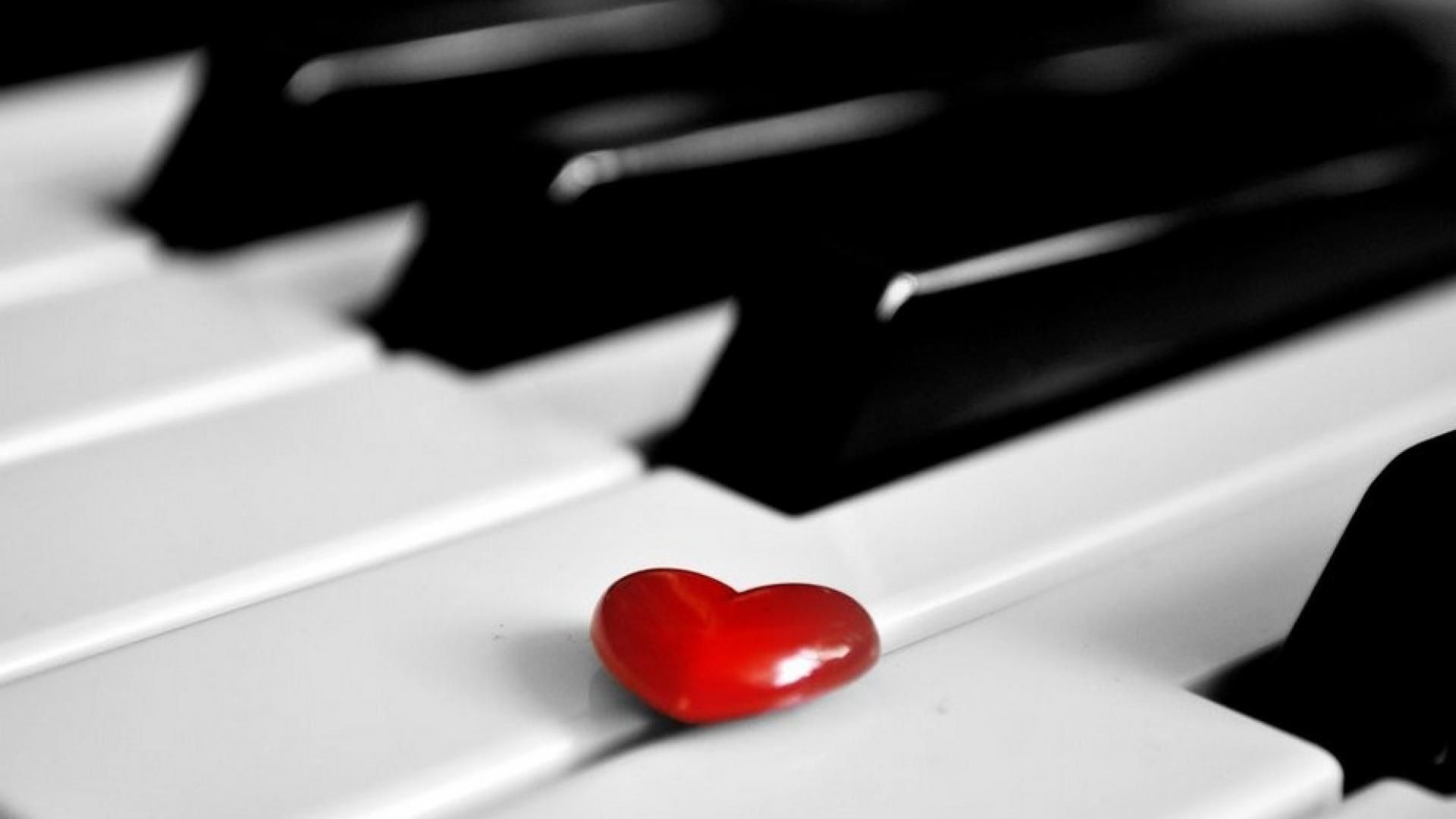 Новинки песен любимая. Пианино и сердце. Сердечко пианино. Музыка любви. Музыкальные картинки.