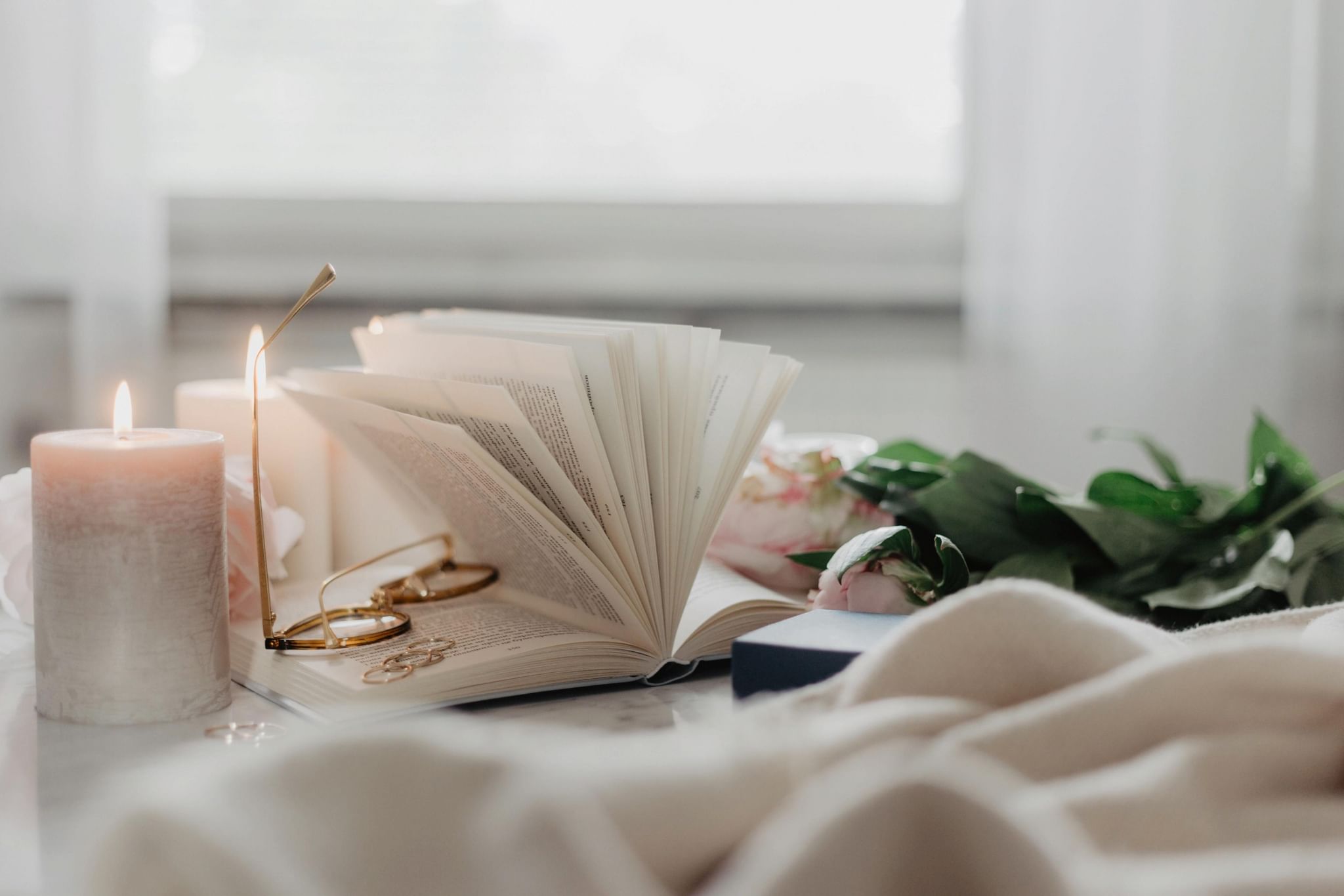 Свеча и книга картинка