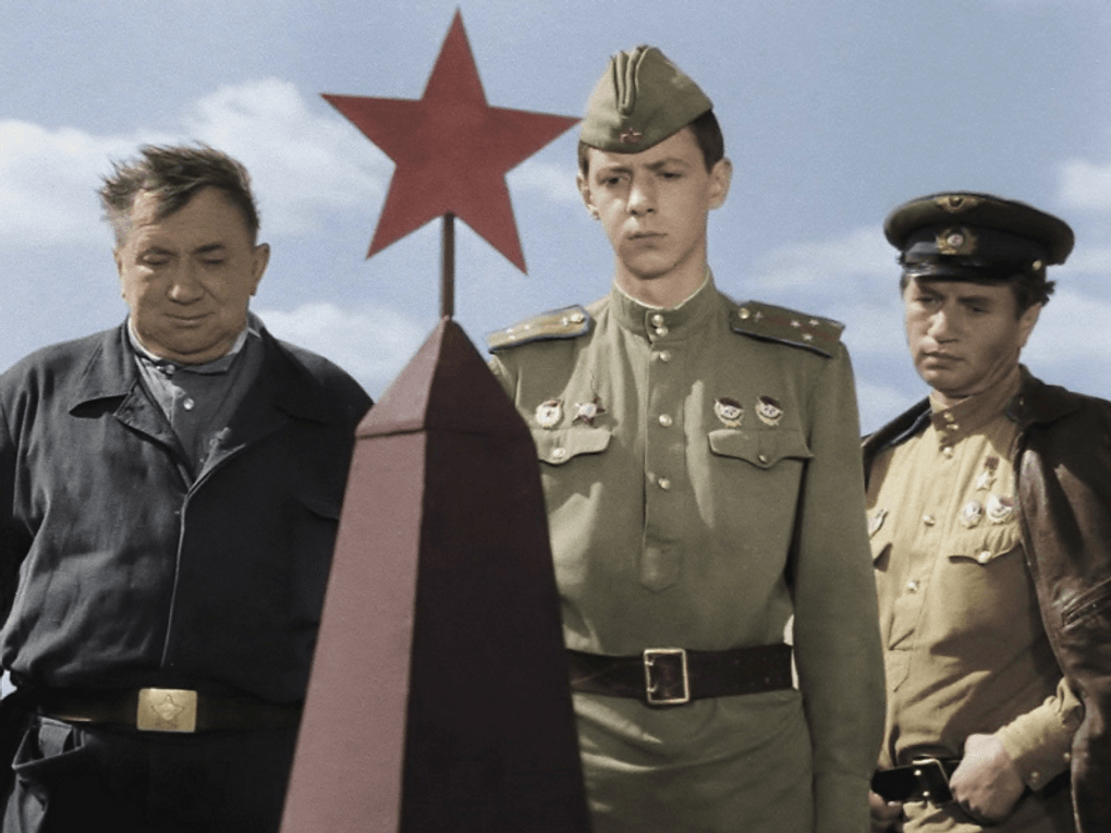 Кадр из художественного фильма Леонида Быкова «В бой идут одни «старики» (1974)