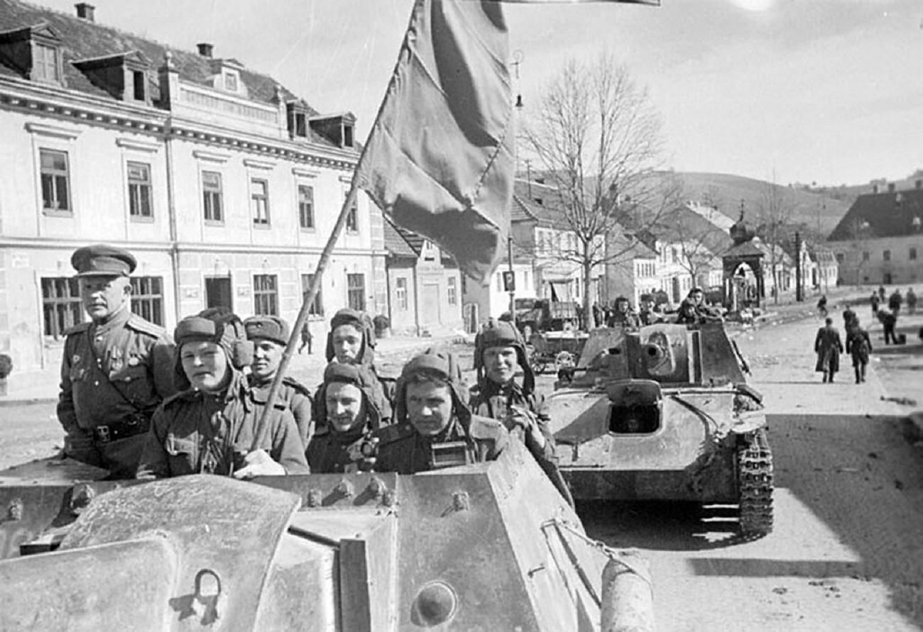 Освобождение советскими войсками. Освобождение Австрии 1945. Освобождение Австрии советскими войсками. Венская наступательная операция 1945. Освобождение Австрии 1944.