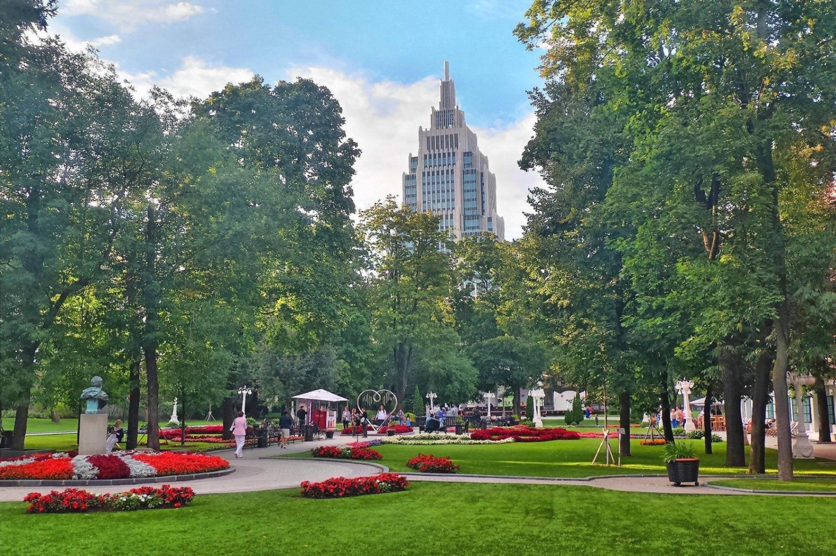 сад эрмитаж в москве летом