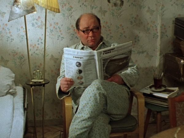Евгений Леонов в роли штукатура Коли в художественном фильме Георгия Данелии «Афоня» (1975)