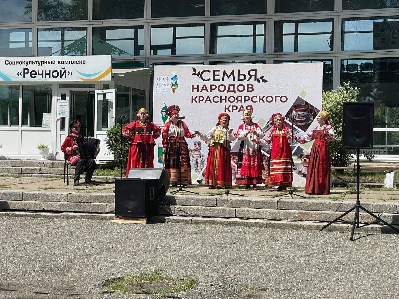 Народ кеты презентация. Нации красноярского края. Нации красноярского края. Народы красноярского края для дошкольников. Нации красноярского края.