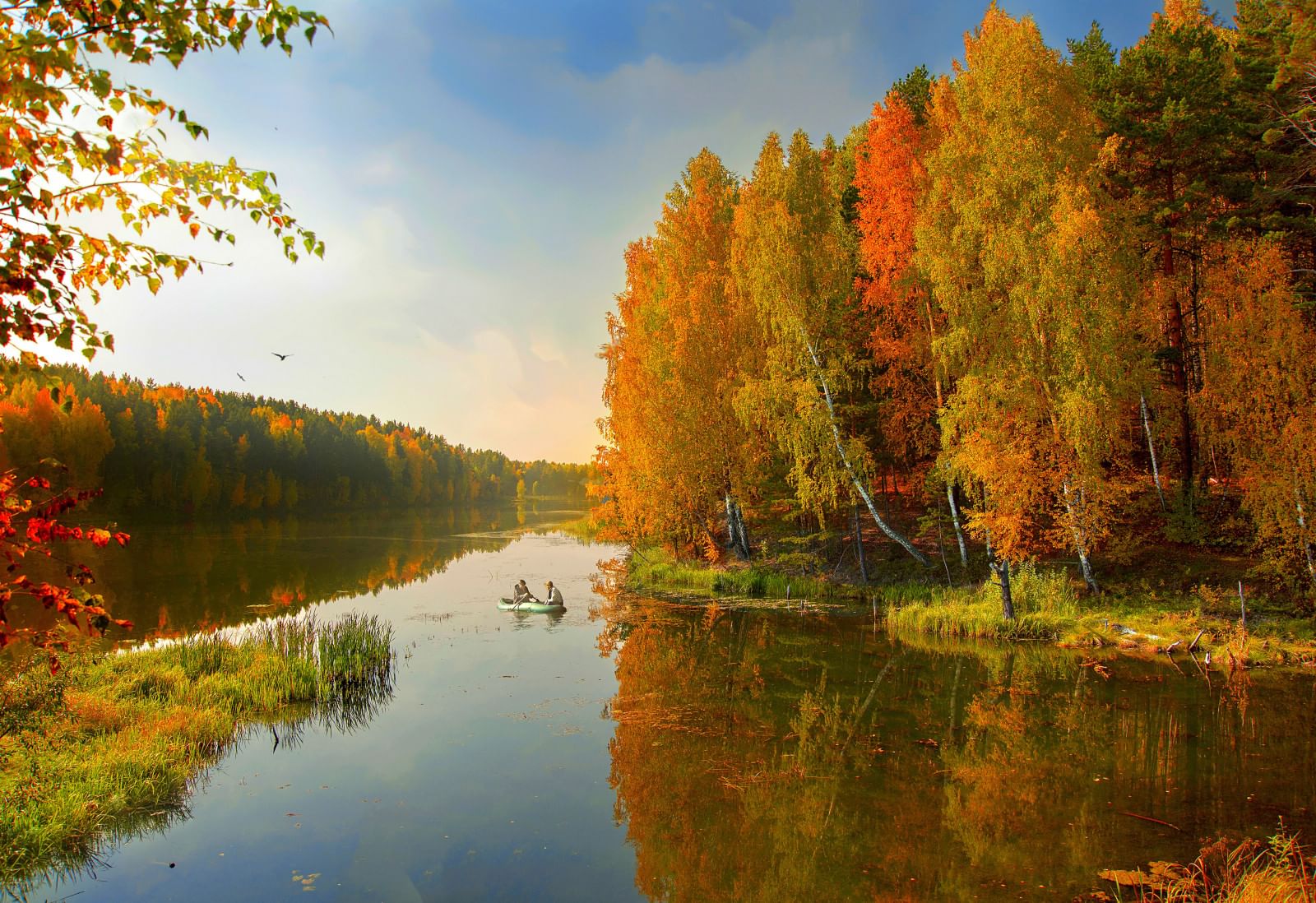 Река осенью. Река Тулва осень. Золотая осень река Ишим. Река осень Тверская область. Поназырево осень река.