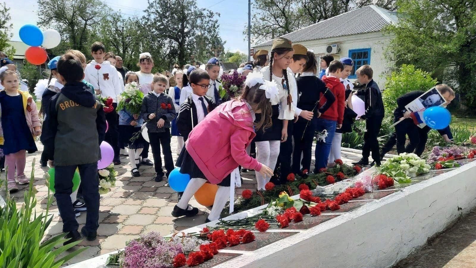 У вас траур а у нас праздник