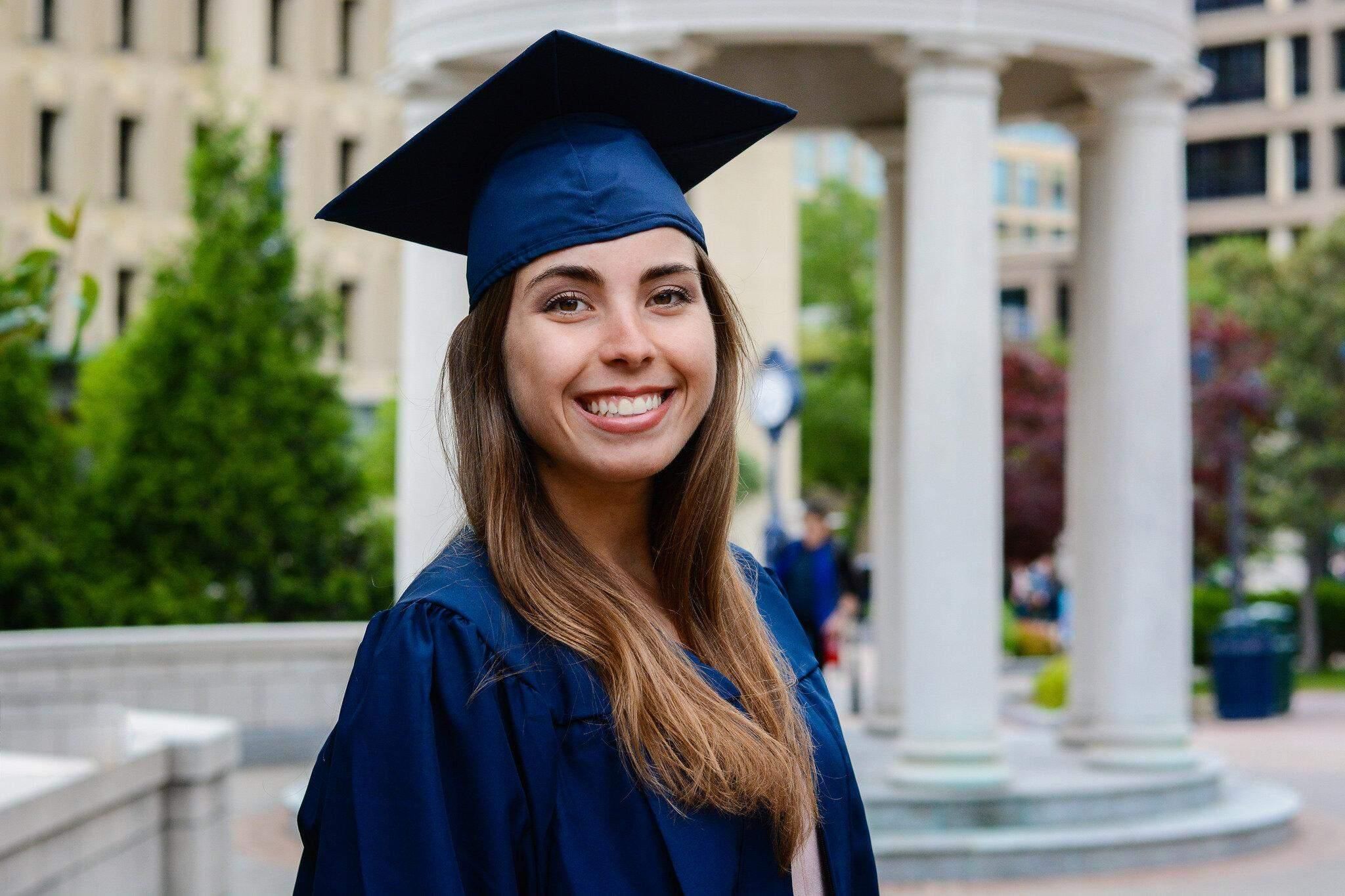 Graduate studies. Девушка бакалавр. Девушка Магистр. Красивый бакалавр. Дипломированный бакалавр.