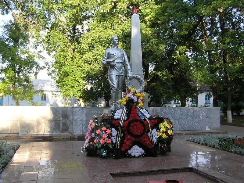 Кировский ставропольский край. Станица Новопавловская Ставропольский край. Г Новопавловск Кировский район Ставропольский край. Новопавловск памятник Кирову. Город Новопавловск Кировский район.