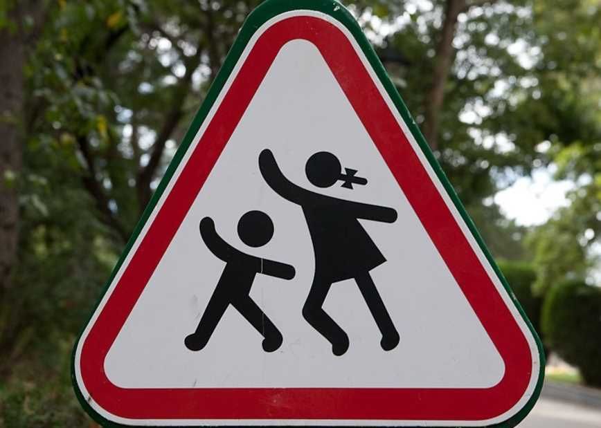 Знак здесь можно играть в шумные игры нарисовать