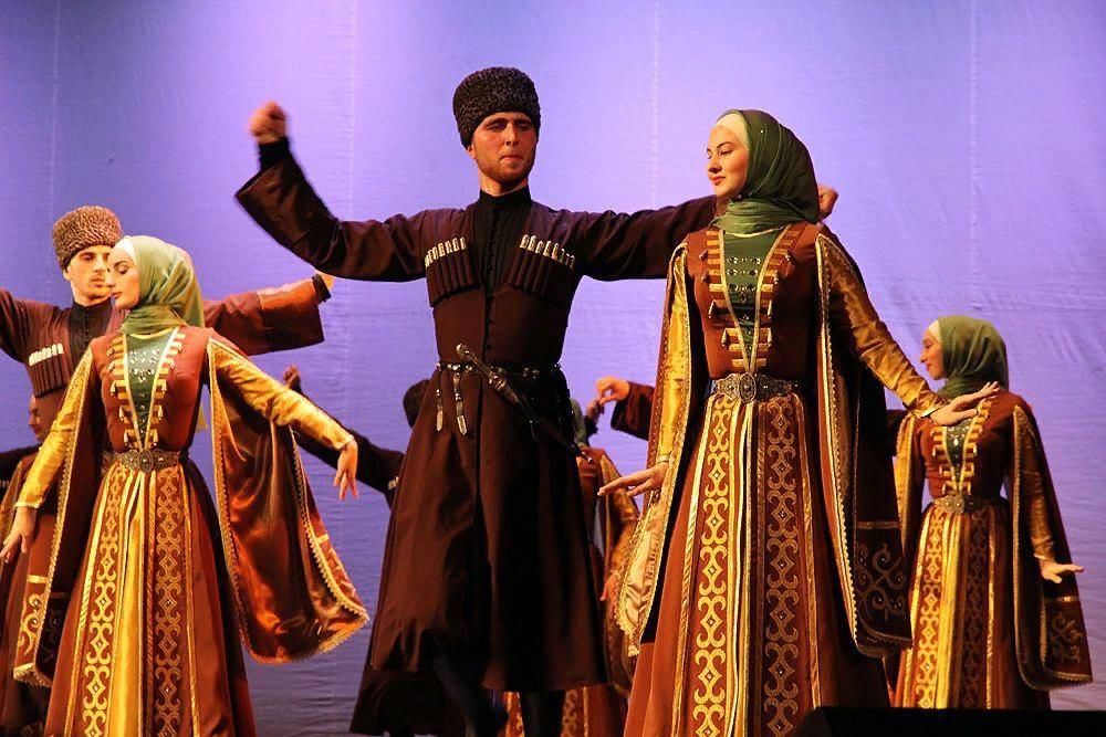 Вайнах казахстан. Ансамбль Вайнах. Ансамбль ловзар чеченский. Чечня Вайнахи. Вайнахи фото.