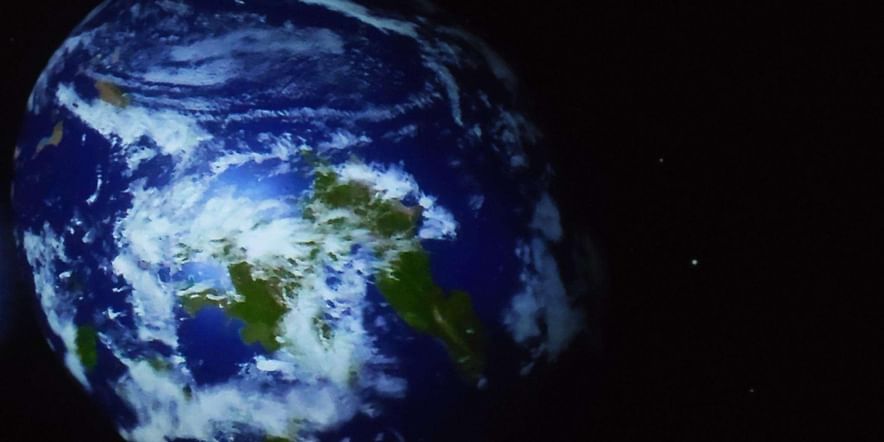 Основное изображение для события Интерактивный урок «Земля — планета Солнечной системы»