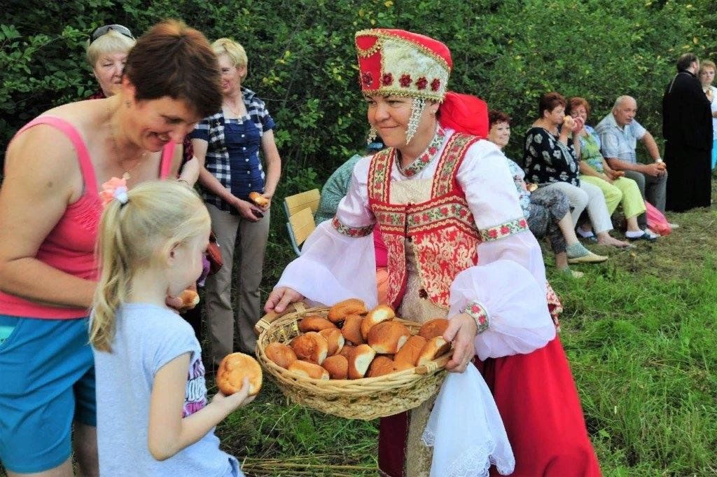 Какого день села. Сельская и городская культура. С праздником села картинки. Был на празднике села. Села медное день села.