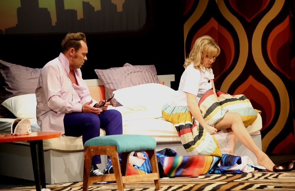 там же тогда же спектакль москва