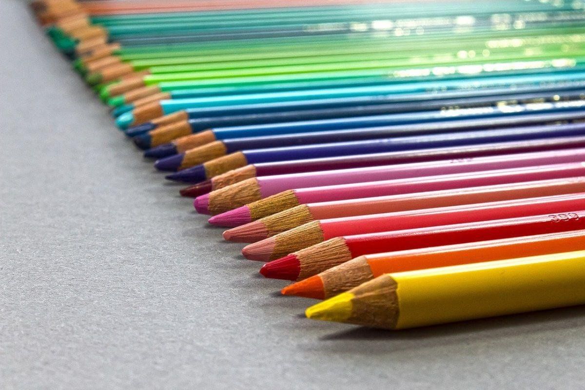 Многоцветный карандаш для рисования