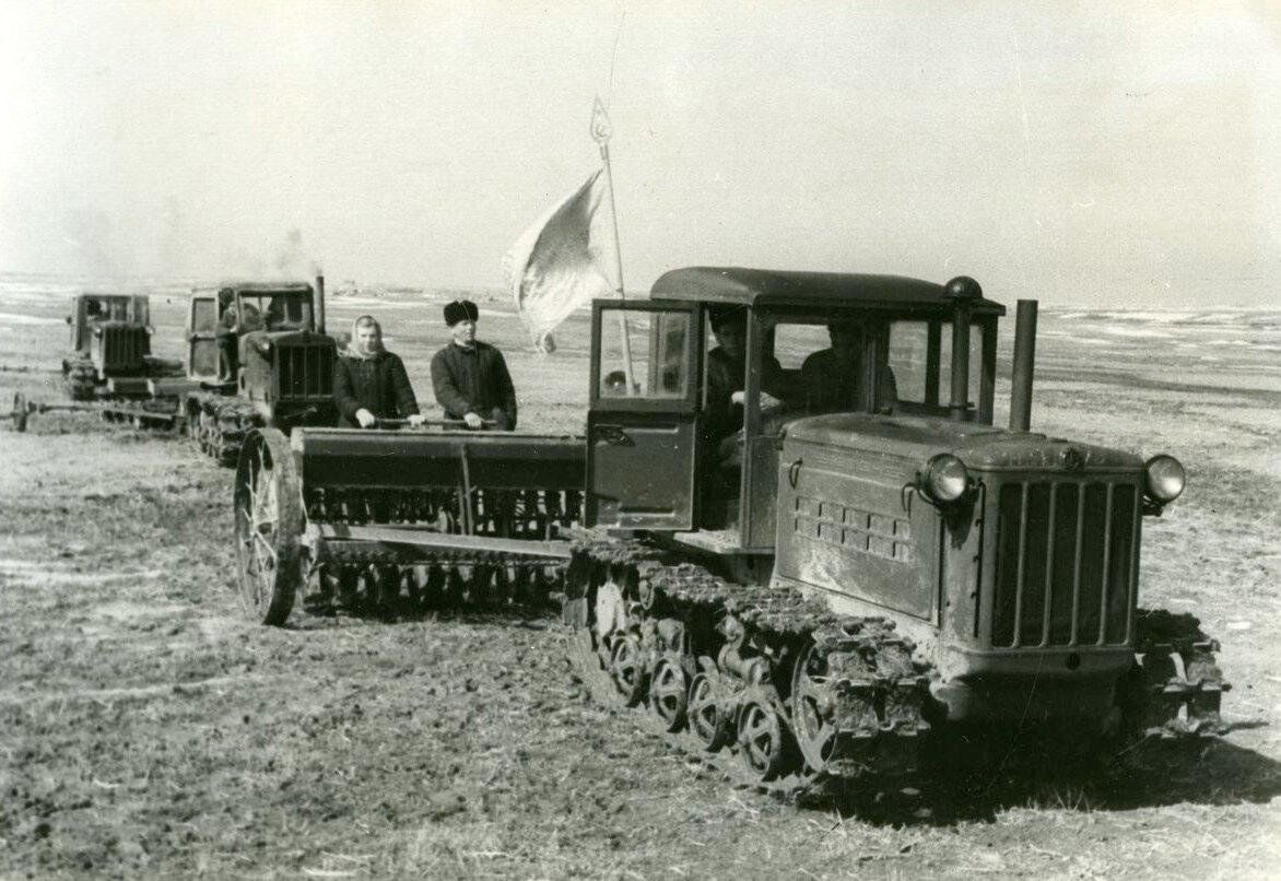 Освоение целины где. Целина 1954 Хрущев. Освоение целины Хрущев. Освоение целины 1954г. Целина в Казахстане 1954.