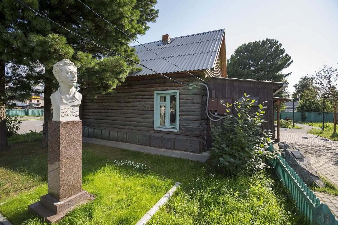 Мемориальный комплекс геологов-первопроходцев «Дом Ф.К. Салманова» —  Сургут, ул. Терешковой, д. 49. Подробная информация о музее: расписание,  фото, адрес и т. д. на официальном сайте Культура.РФ