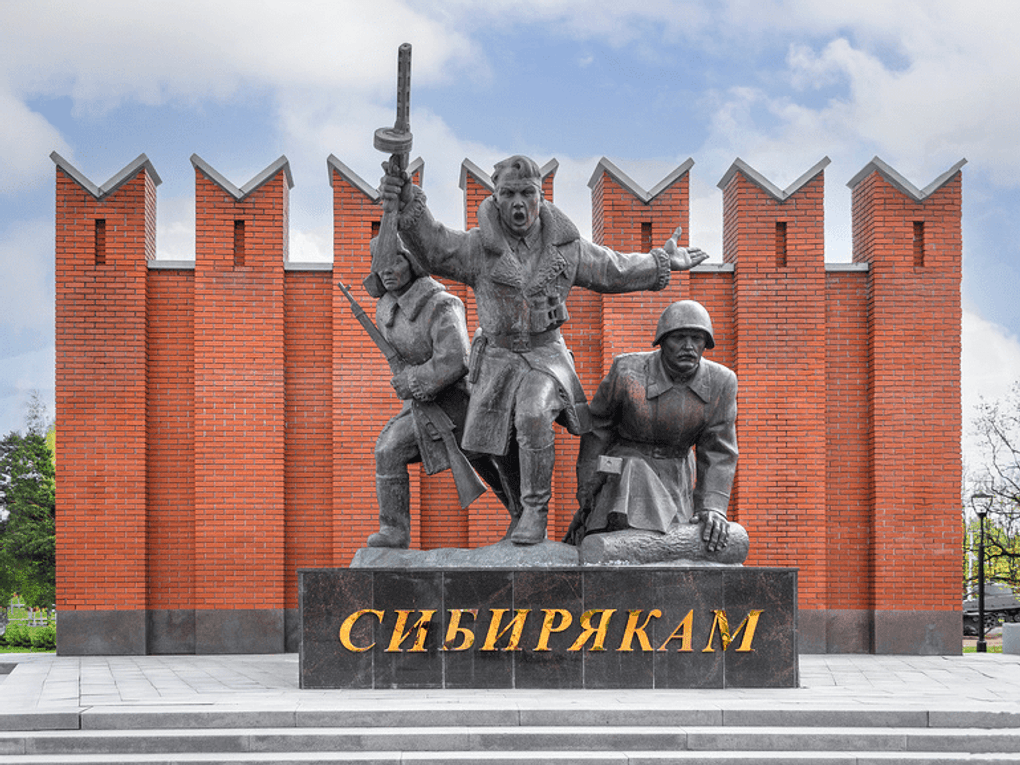 Памятник воинам-сибирякам. Ленино-Снегиревский военно-исторический музей. Поселок Снегири, Московская область. Фотография: Светлана Качанова / фотобанк «Лори»