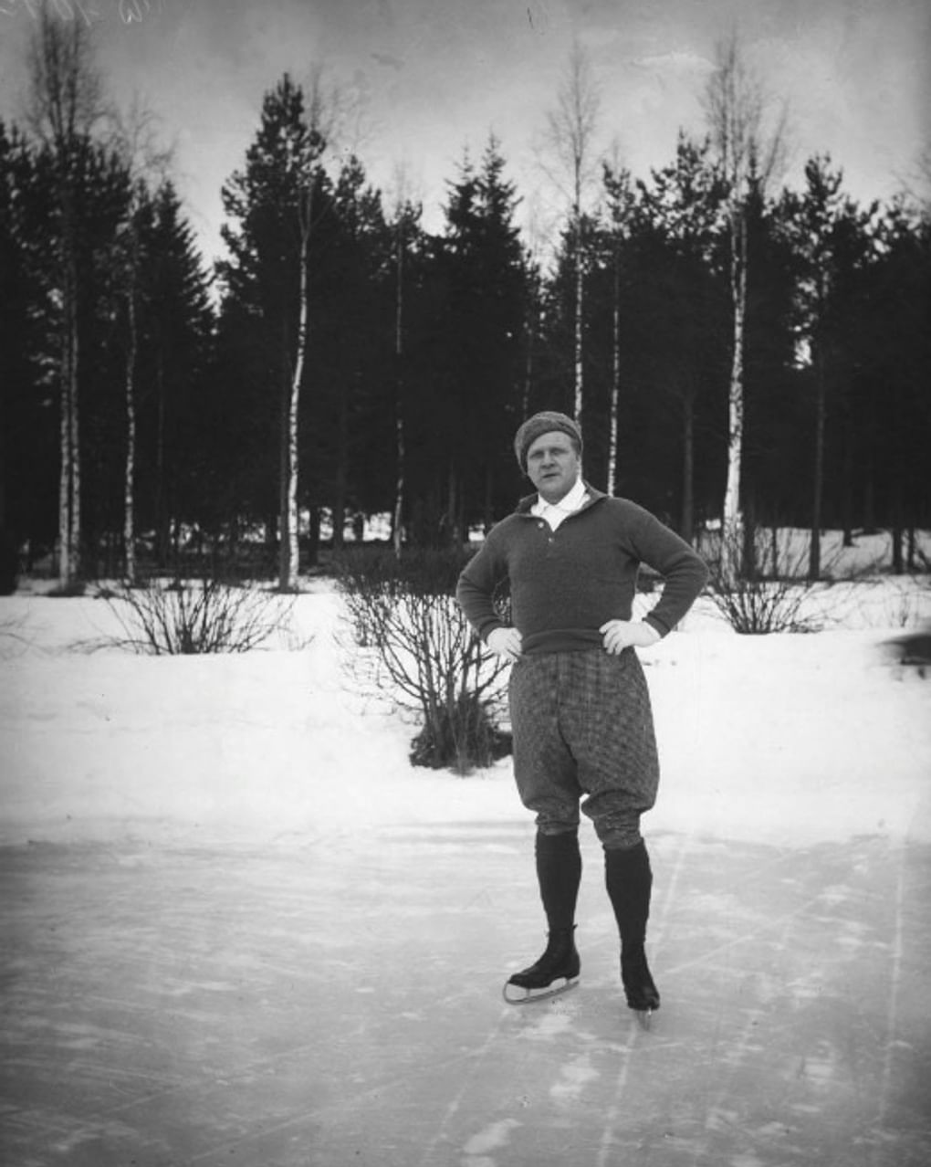 Федор Шаляпин на катке. Деревня Куоккала, Выборгская губерния, 1914 год. Фотография: Карл Булла / Мультимедиа Арт Музей, Москва