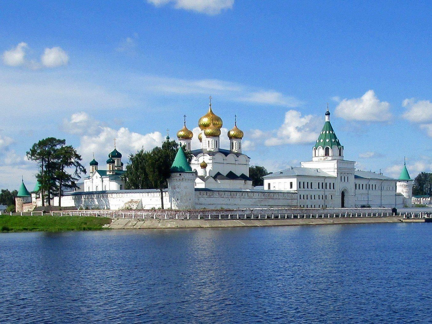 Ипатьевский монастырь кострома фото