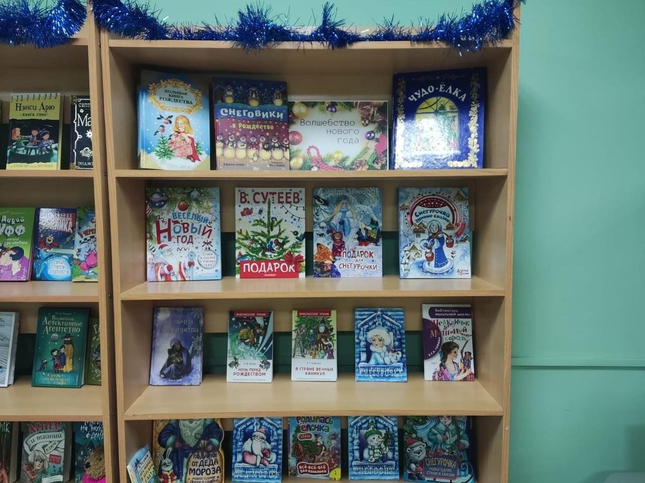 рождественская выставка. выставка волшебство. книжная выставка по брянщине. выставка волшебный мир зимних праздников нижний новгород продлили. рождественское чудо воронеж выставка.