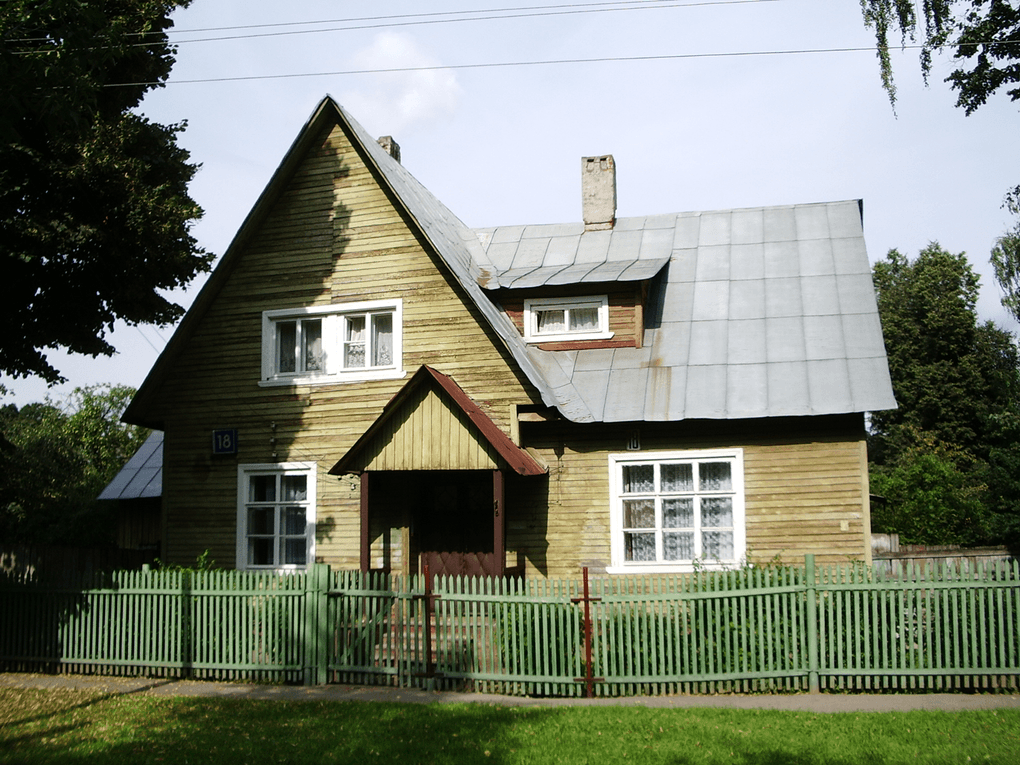 Жилой дом по улице Поленова. Поселок Сокол, Москва. Архитектор Николай Марковников. Фотография: Andreykor / <a href="https://commons.wikimedia.org/wiki/File:Polenova_str._18.JPG" target="_blank">Wikimedia Commons</a> / <a href="https://creativecommons.org/publicdomain/mark/1.0/deed.ru" target="_blank">Public Domain</a>