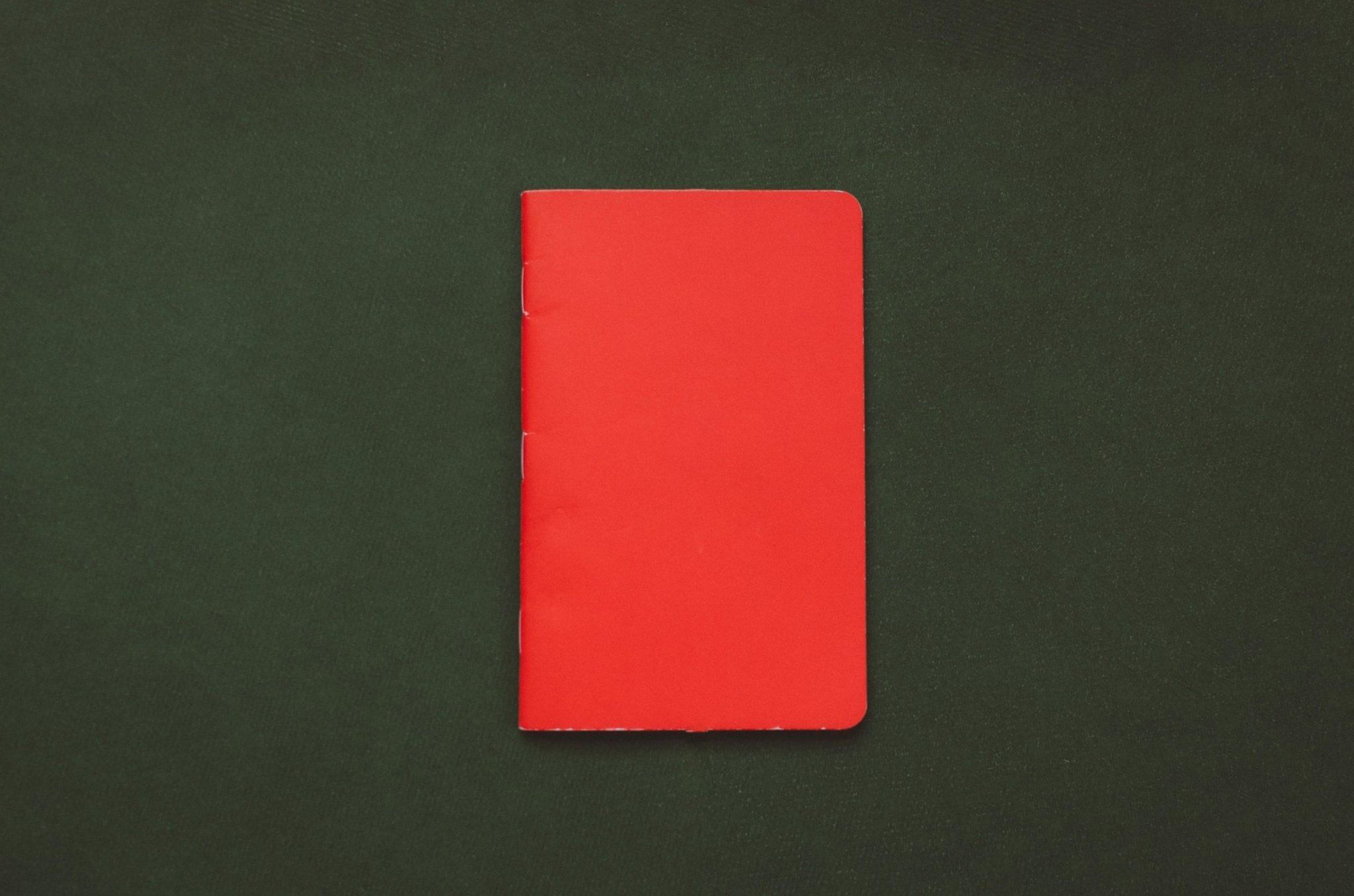 Книгу красная карта. Маленькая красная книжка. Красная маленькие книги.