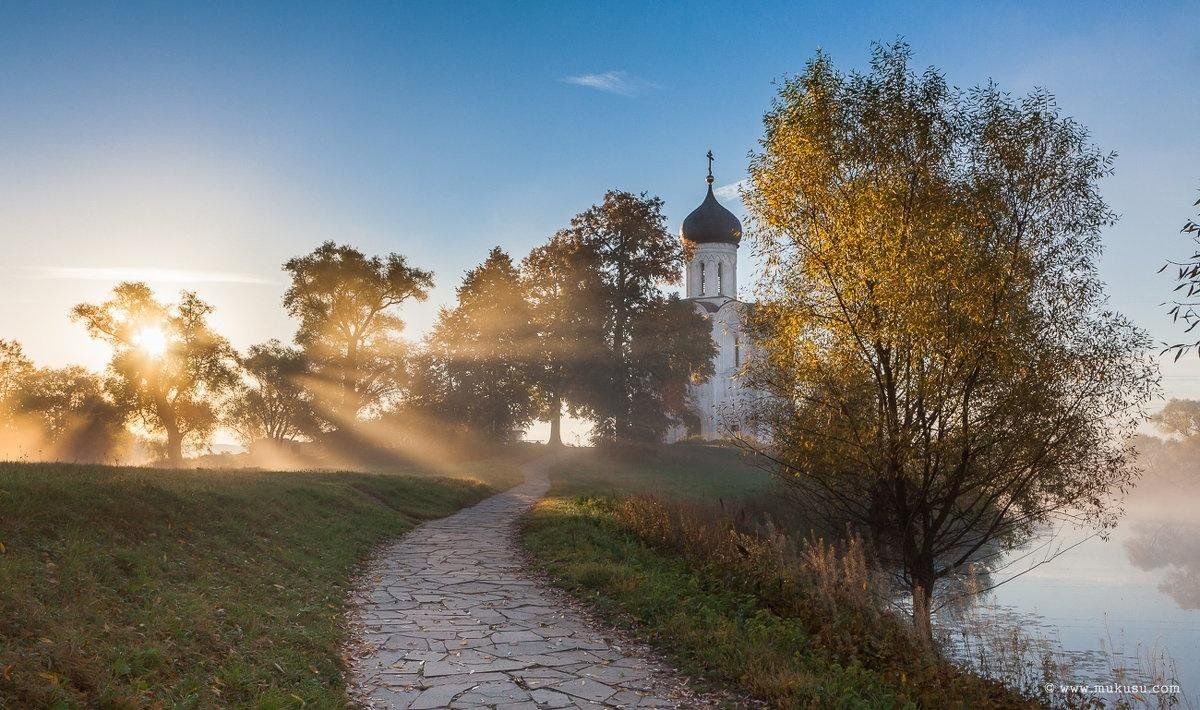 Парк осень Церковь Лунинская