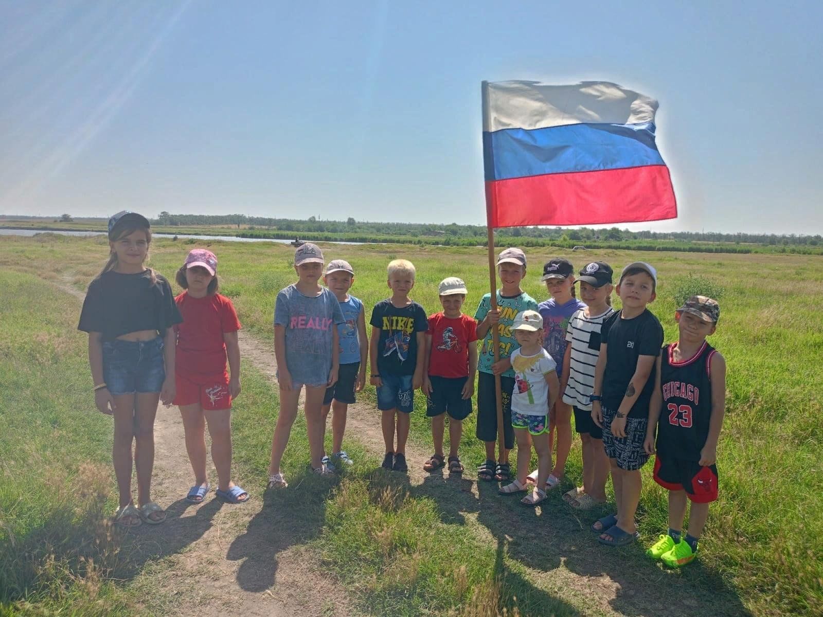 Погода в новосредненском. Флаг для 3 семьи у димасблога.