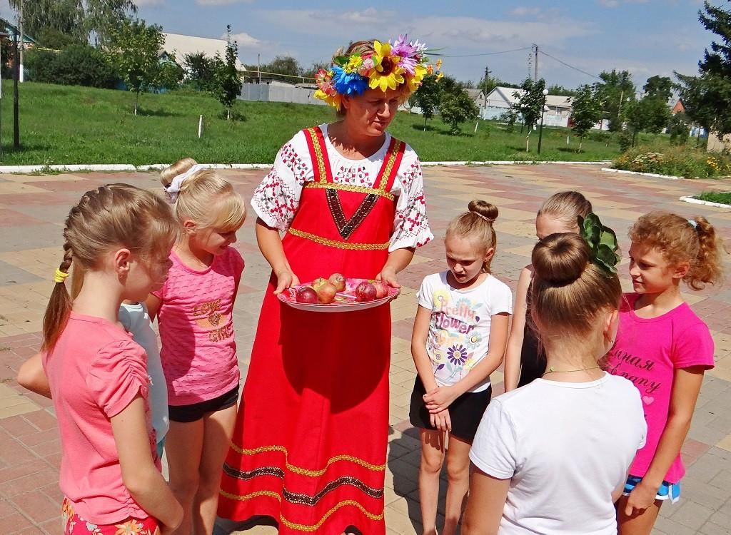 Программа спас москва. Игровая программа яблочный спас. Игровая программа на яблочный спас для детей. Игровые программы на три Спаса. Конкурсы на яблочный спас для детей.